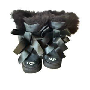 NWOT UGG Bailey Bow II Kids Boots-Size 8